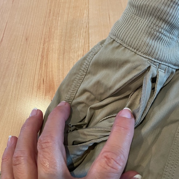 THE NORTH FACE Women's Aphrodite 2.0 Capri khaki stone color capri - Picture 2 of 7